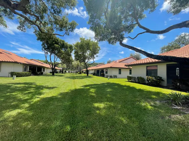 $399,000 | 6141 Sunny Pointe Circle, Unit B, Delray Beach, FL 33484