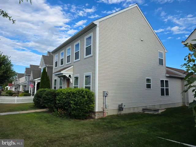 a view of backyard with a garden and plants