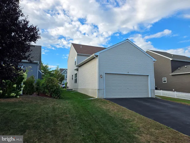 a front view of house with yard