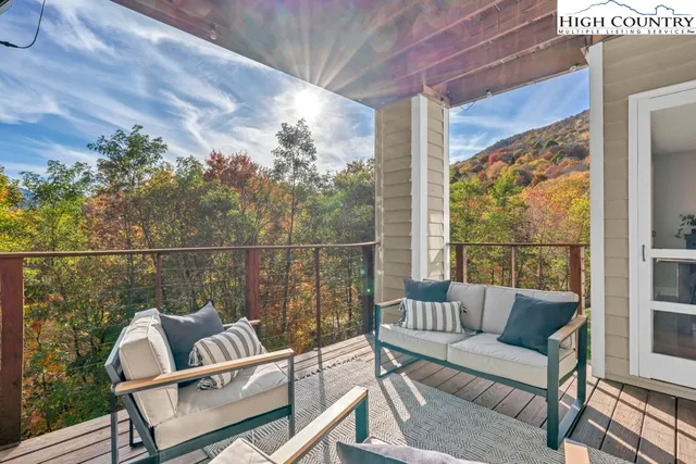 a bedroom with 2 bed and a window