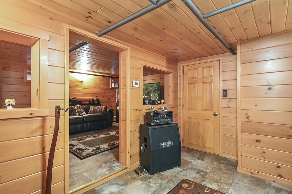 53 Chilmark Street Worcester, MA 01604 - Photo 24 of 36 Gallery Image 24
