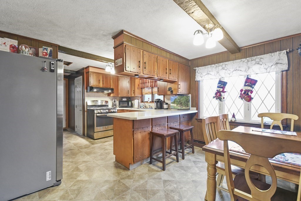 53 Chilmark Street Worcester, MA 01604 - Photo 8 of 36 Gallery Image 8