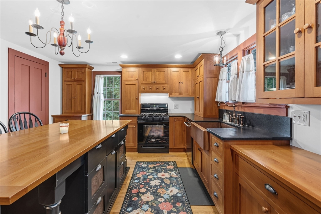 392 Greenfield Road Deerfield, MA 01342 - Photo 8 of 42
