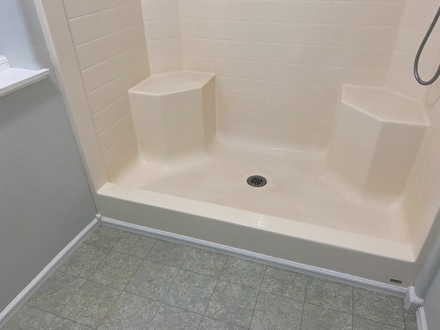 5021 Banbury Cross Road Shingle Springs, CA 95682 - Photo 32 of 92 Down stairs shower stall lower view. Notice floor molding and linoleum waterproof flooring.