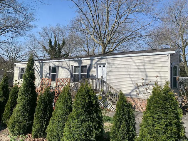 a view of a back yard of the house