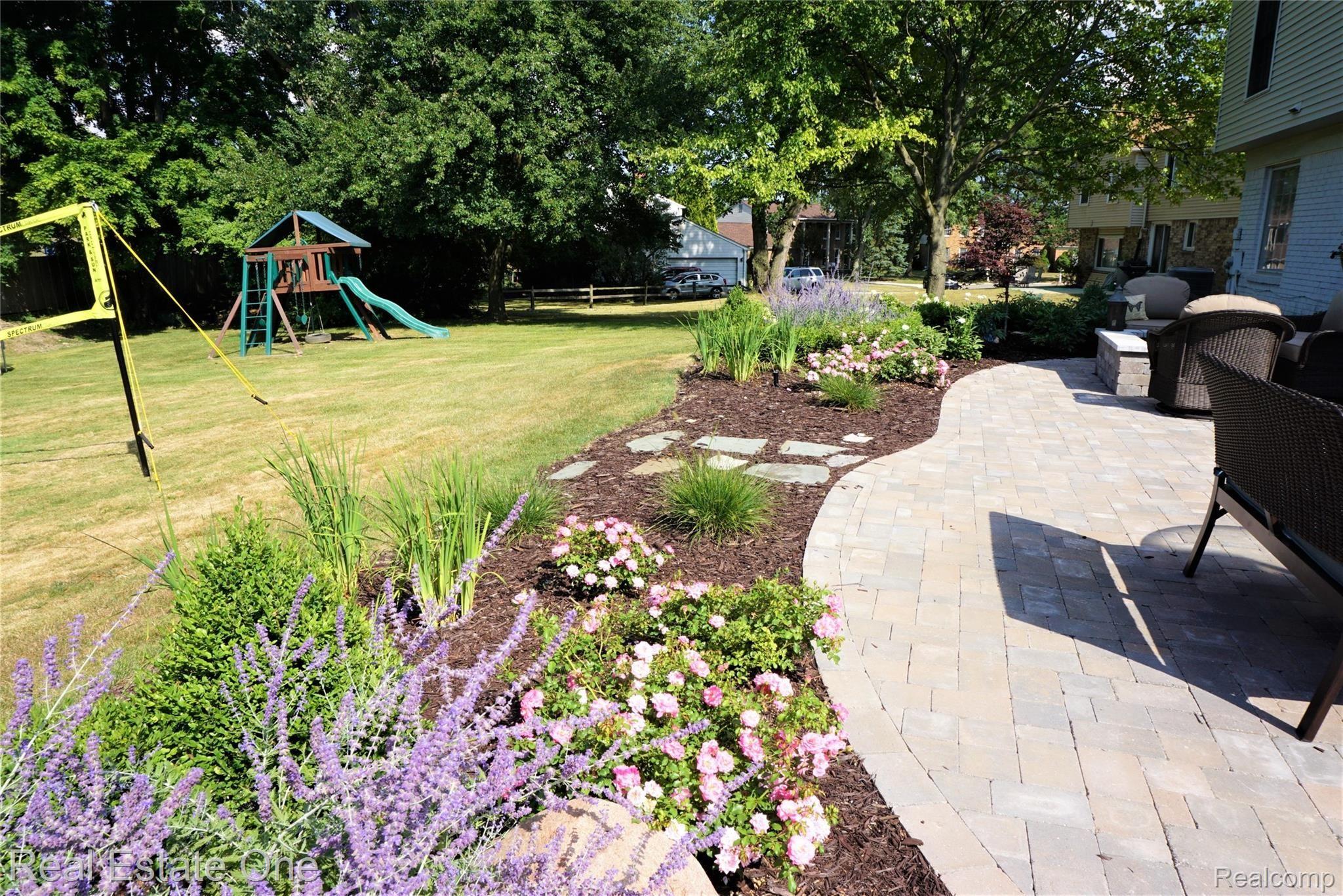 1102 Hackberry Circle Rochester, MI 48309 - Photo 32 of 35 DSC00761 (2).JPG
