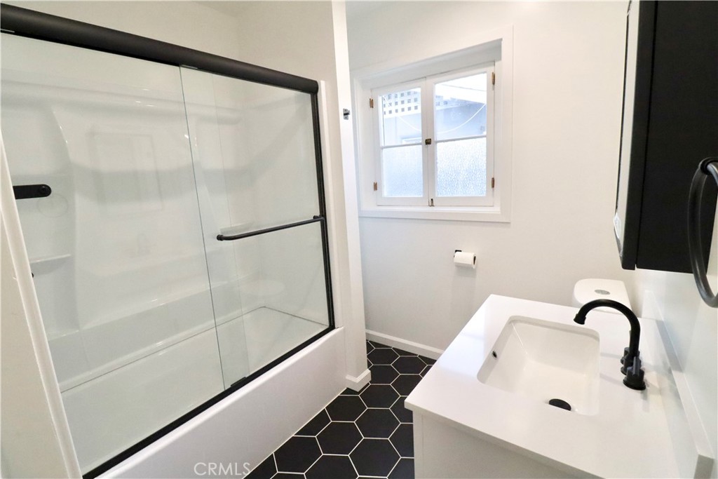 3152 Lime Street Riverside, CA 92501 - Photo 18 of 26 Bathroom 1