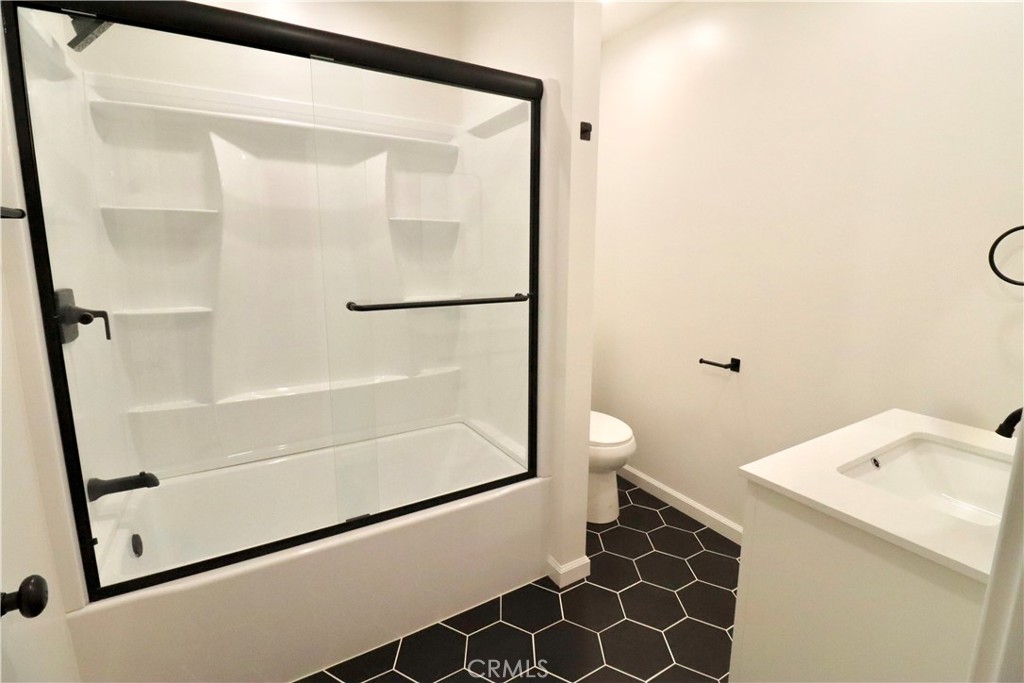 3152 Lime Street Riverside, CA 92501 - Photo 21 of 26 Bathroom 2 -