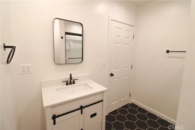 $3,200 | 3152 Lime Street, Riverside, CA 92501