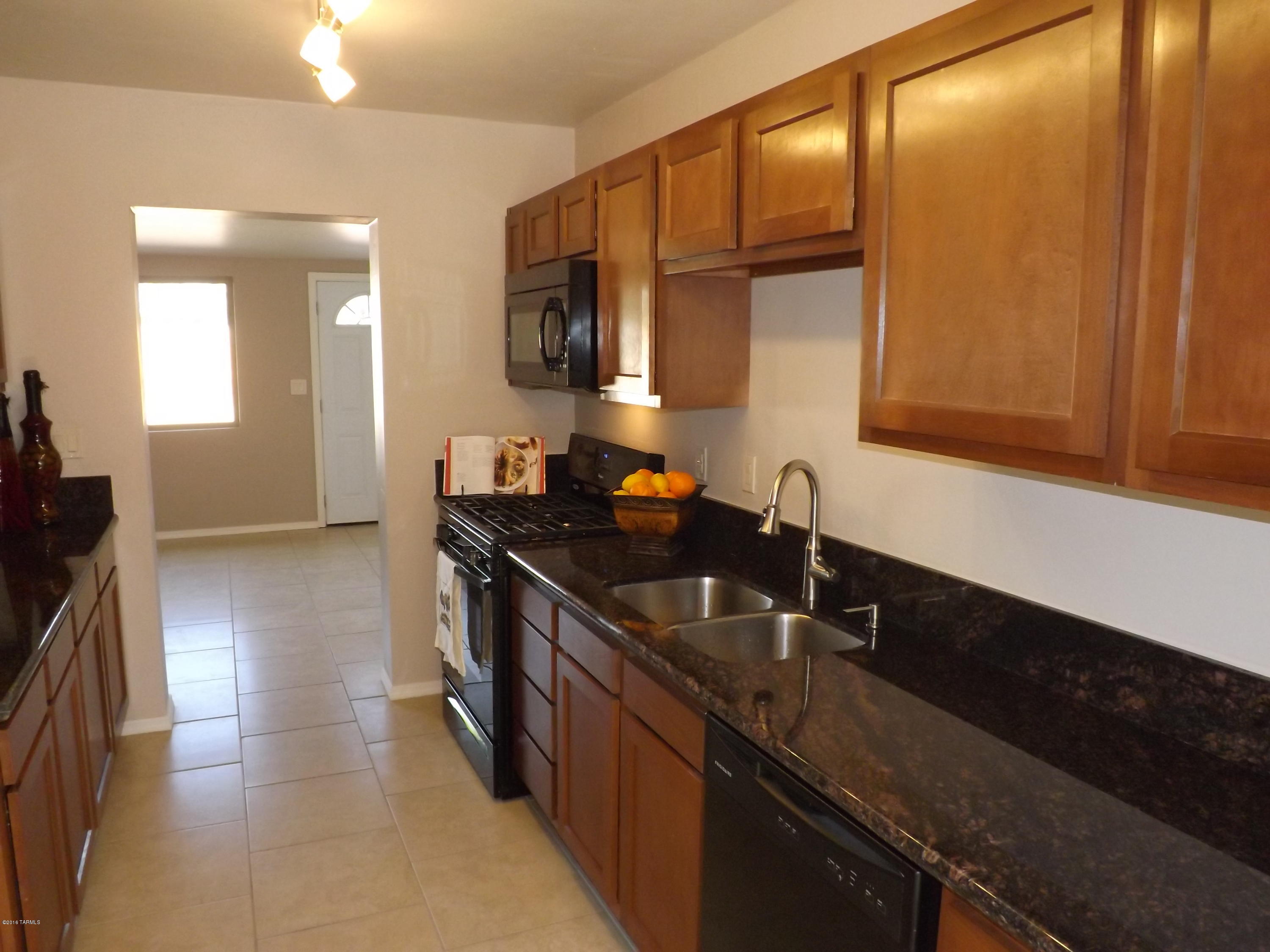 2235 South Miramonte Stravenue Tucson, AZ 85713 - Photo 6 of 34