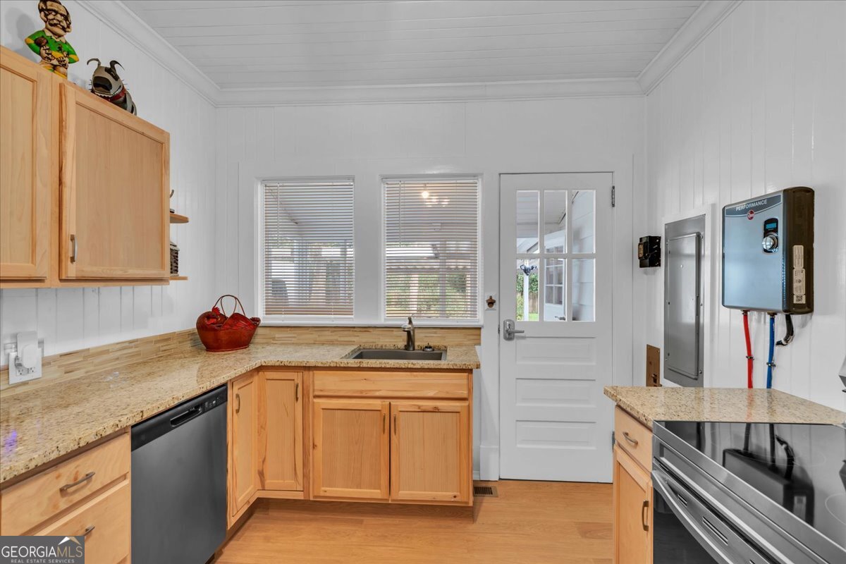 425 3rd Street Vienna, GA 31092 - Photo 12 of 40 a kitchen with stainless steel appliances granite countertop a sink stove and cabinets