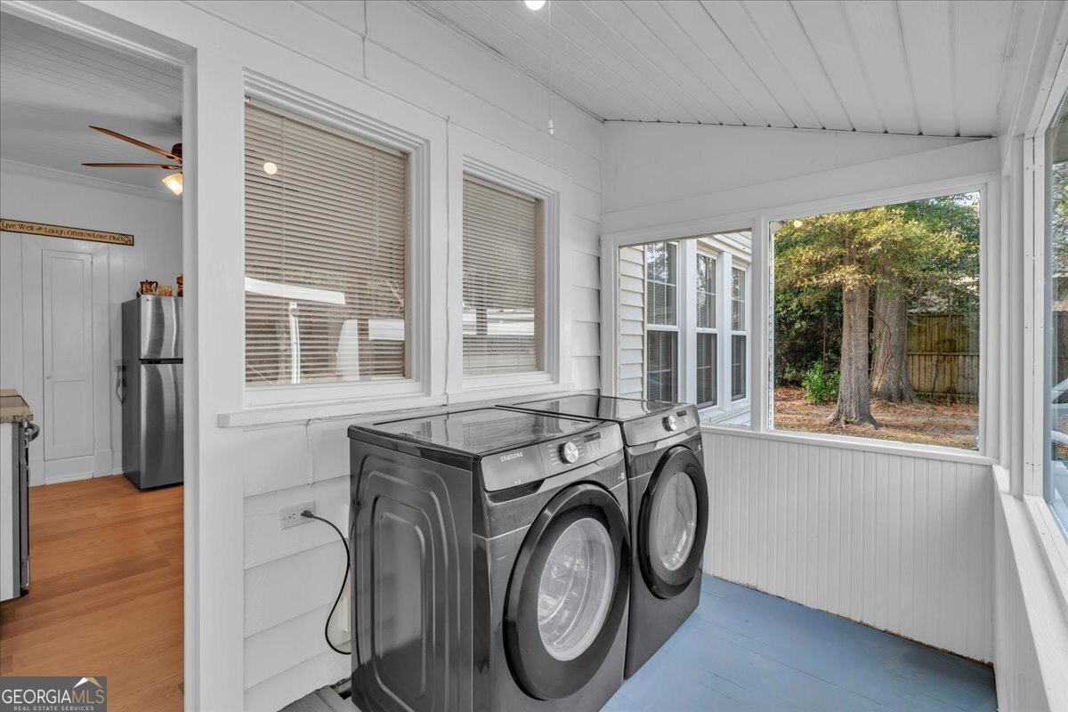 425 3rd Street Vienna, GA 31092 - Photo 23 of 40 a utility room with dryer and washer