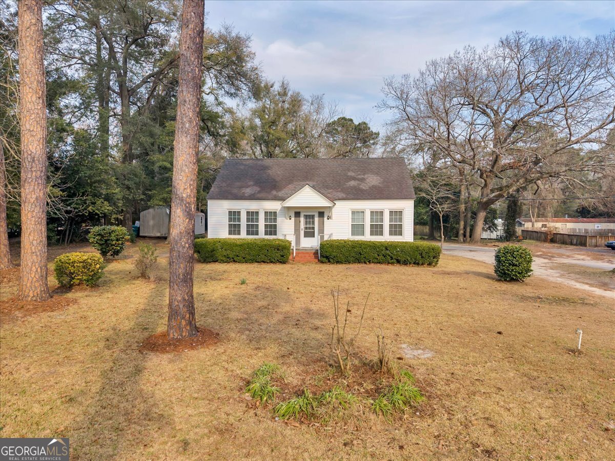 425 3rd Street Vienna, GA 31092 - Photo 32 of 40 a front view of a house with a yard and garage