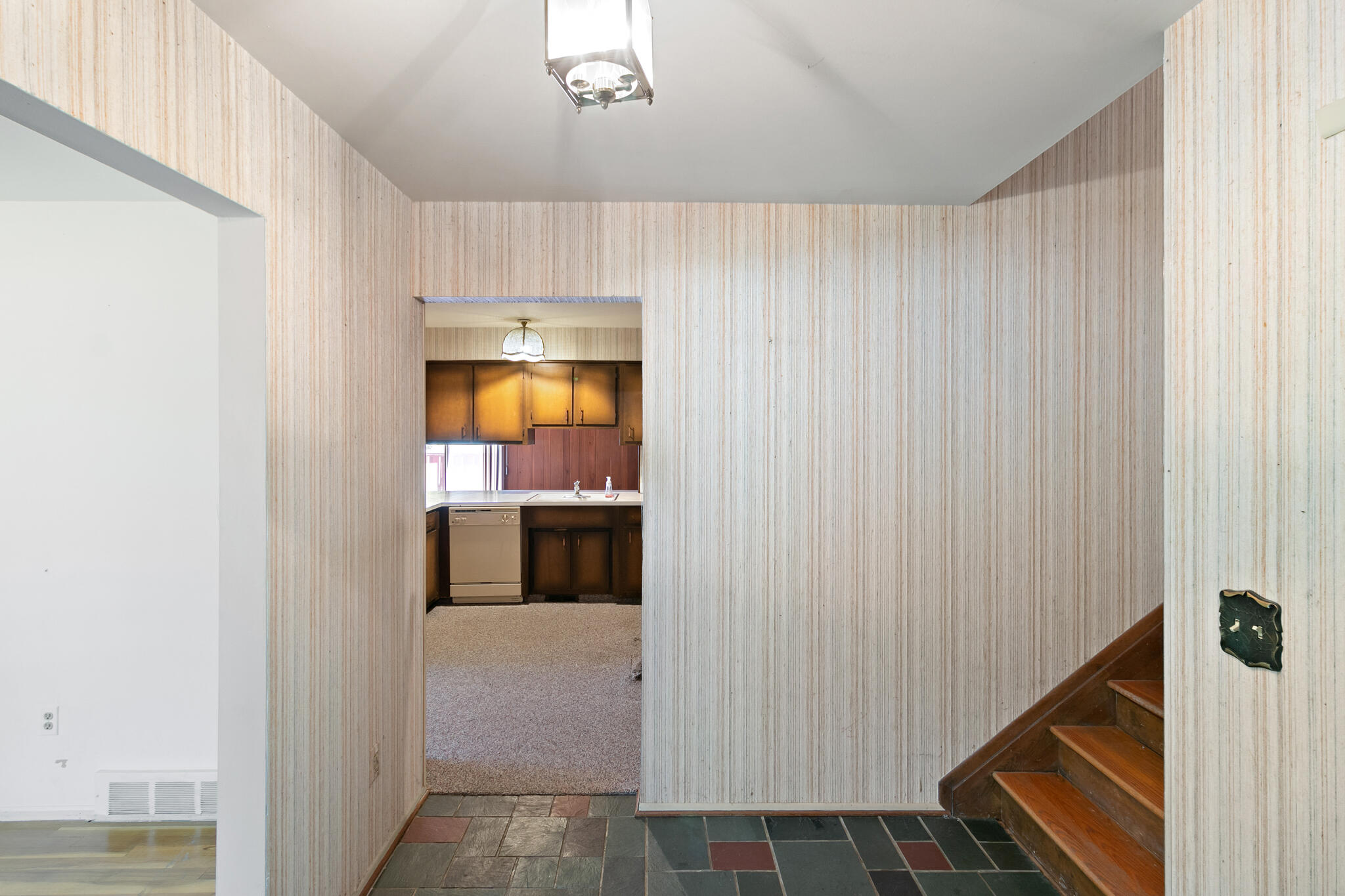 16110 Wayne Road Livonia, MI 48154 - Photo 20 of 44 IMG_0450