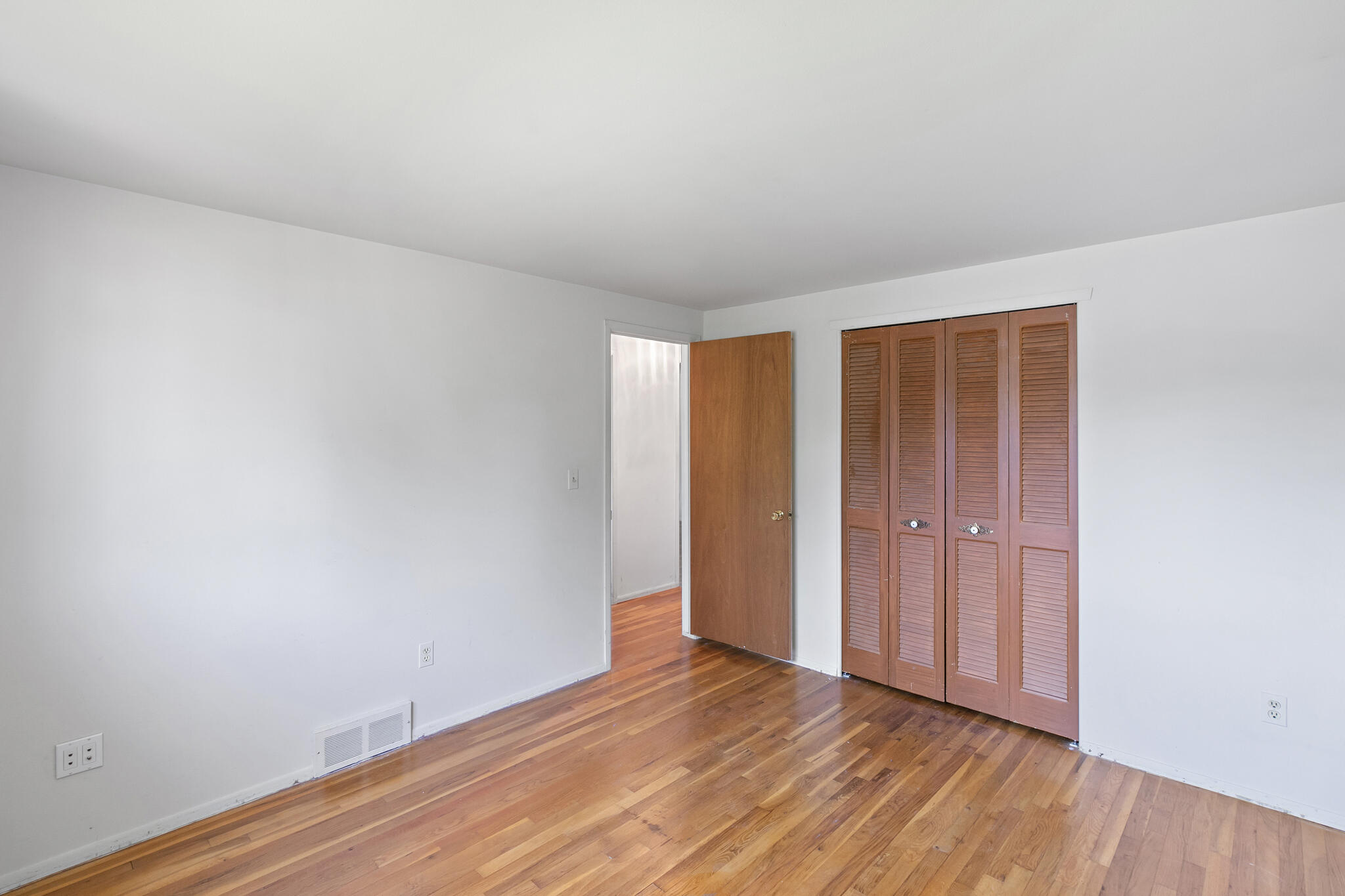 16110 Wayne Road Livonia, MI 48154 - Photo 28 of 44 IMG_0539