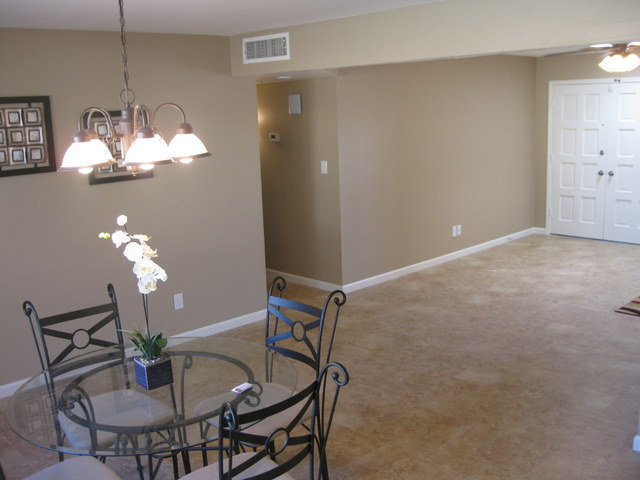 3820 West Dalphin Road Phoenix, AZ 85051 - Photo 3 of 26 Living room
