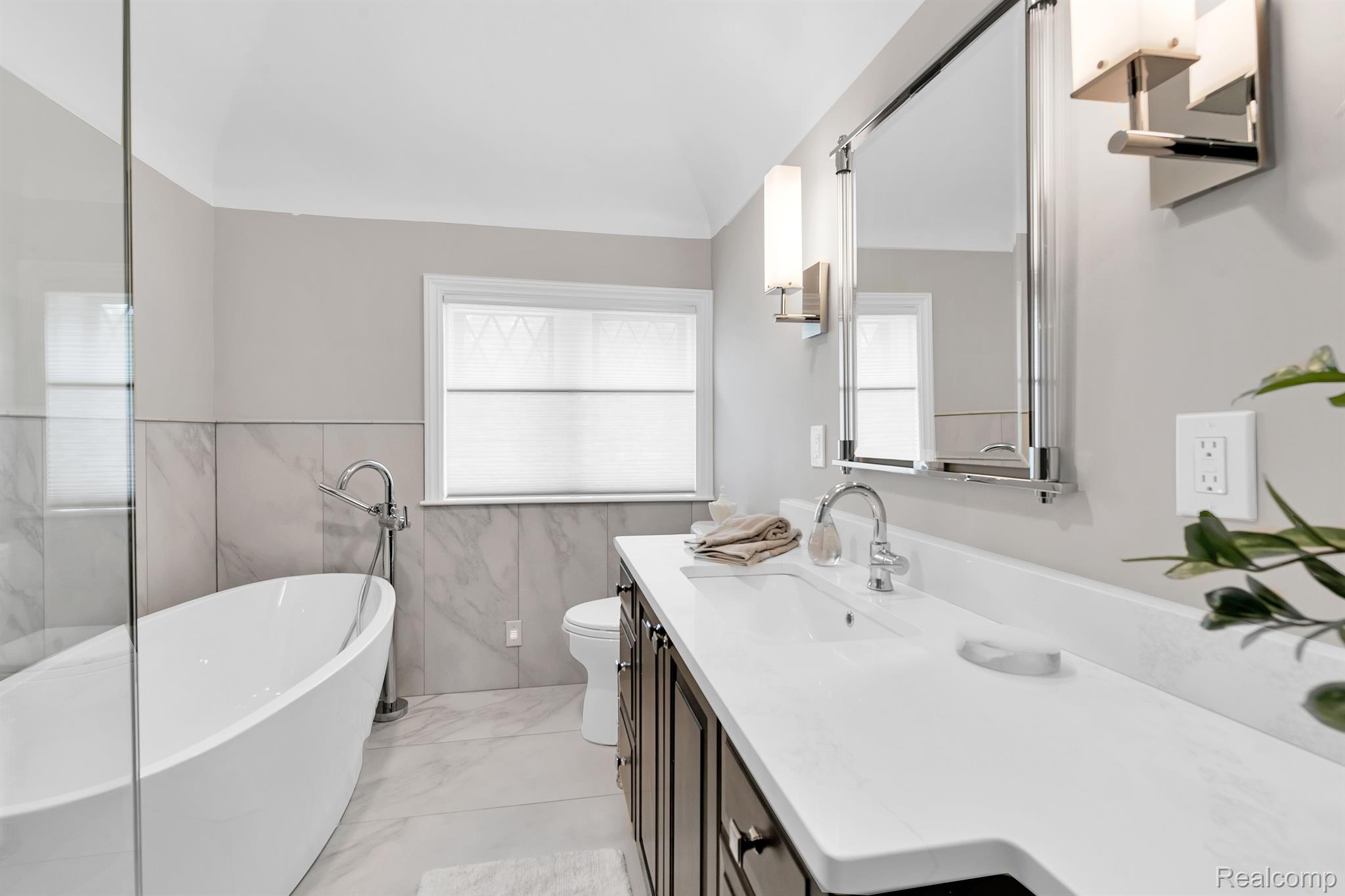 117 Moran Road Grosse Pointe, MI 48236 - Photo 17 of 31 Gallery Image 17
