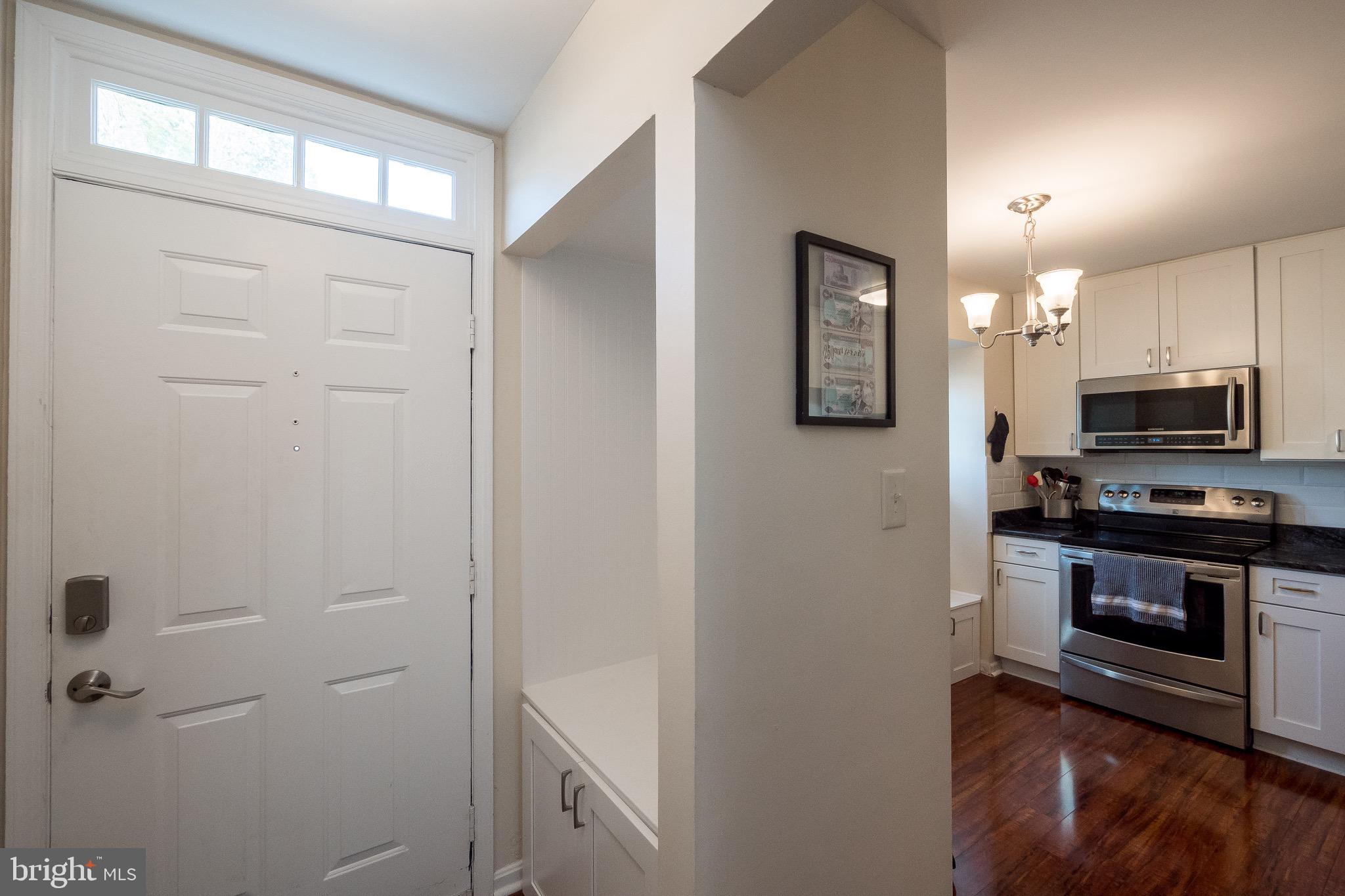 6030 Sweet Dale Court Springfield, VA 22152 - Photo 4 of 37