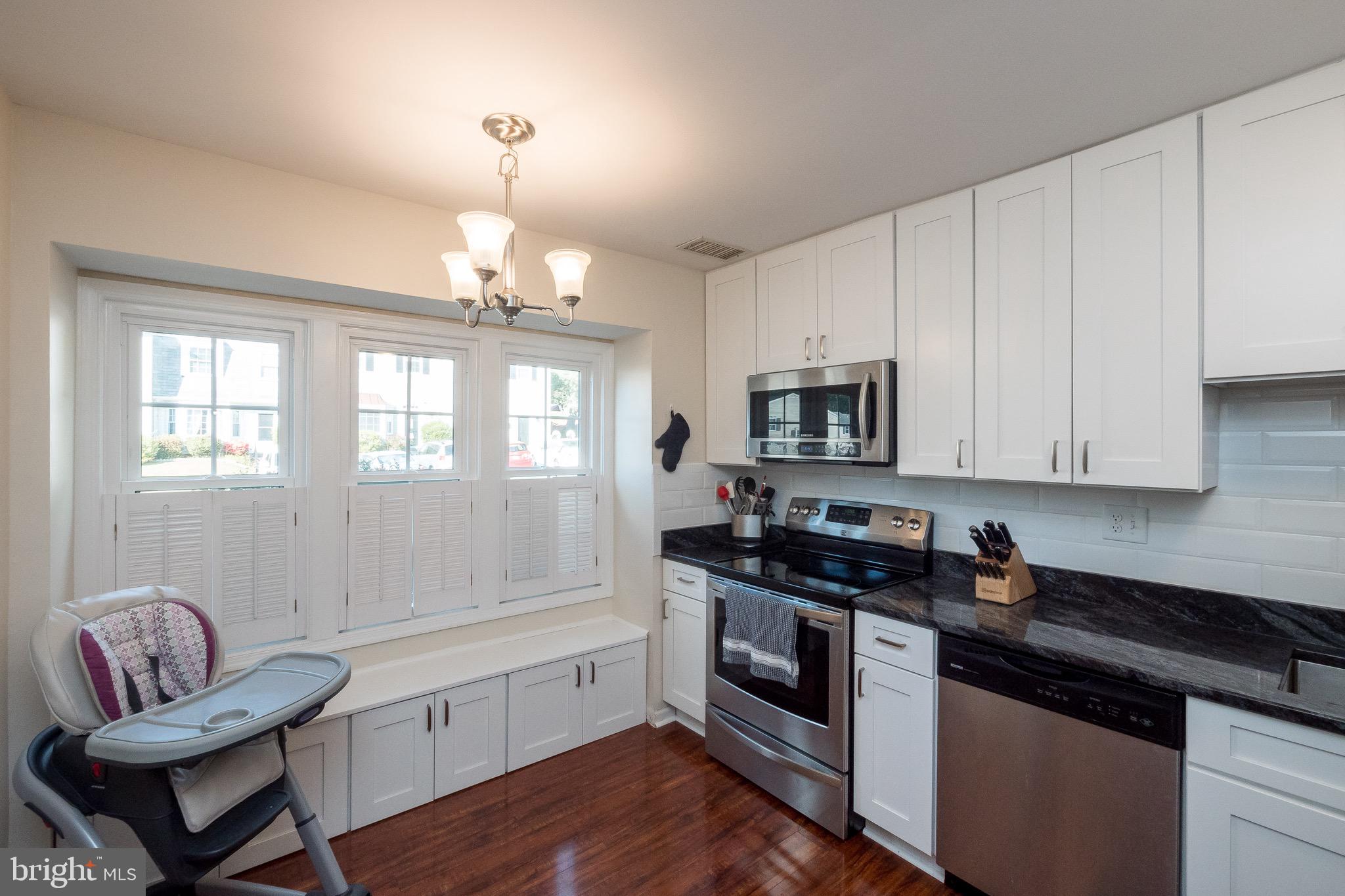 6030 Sweet Dale Court Springfield, VA 22152 - Photo 5 of 37