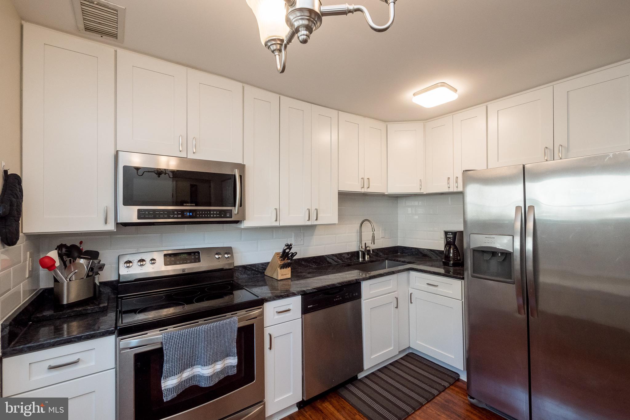 6030 Sweet Dale Court Springfield, VA 22152 - Photo 8 of 37