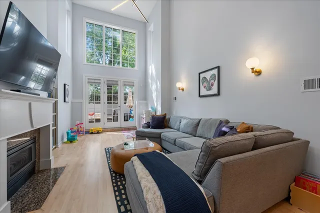 $650,000 | 2140 West Haddon Avenue, Unit 1E, Chicago, IL 60622