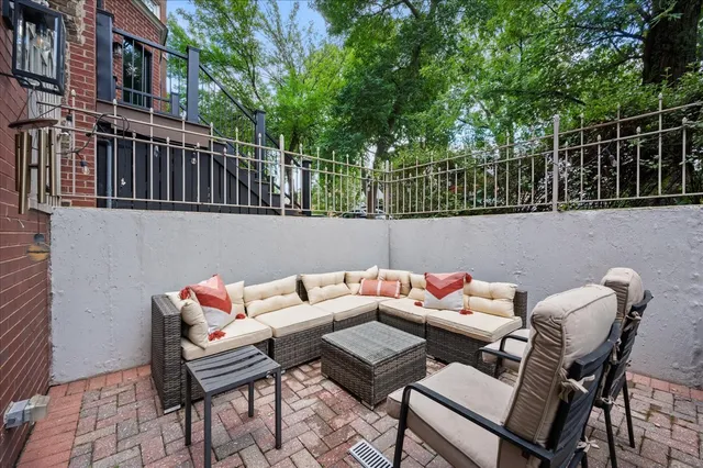 $650,000 | 2140 West Haddon Avenue, Unit 1E, Chicago, IL 60622