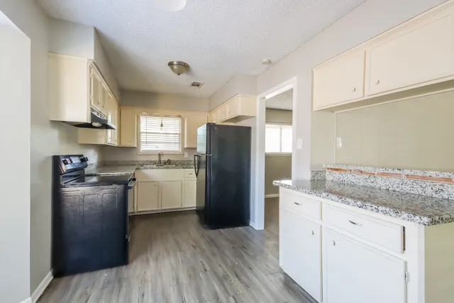 $1,645 | 2003 Woodway Drive, Woodbranch, TX 77357