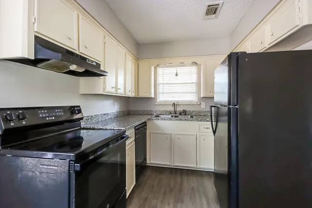 $1,645 | 2003 Woodway Drive, Woodbranch, TX 77357