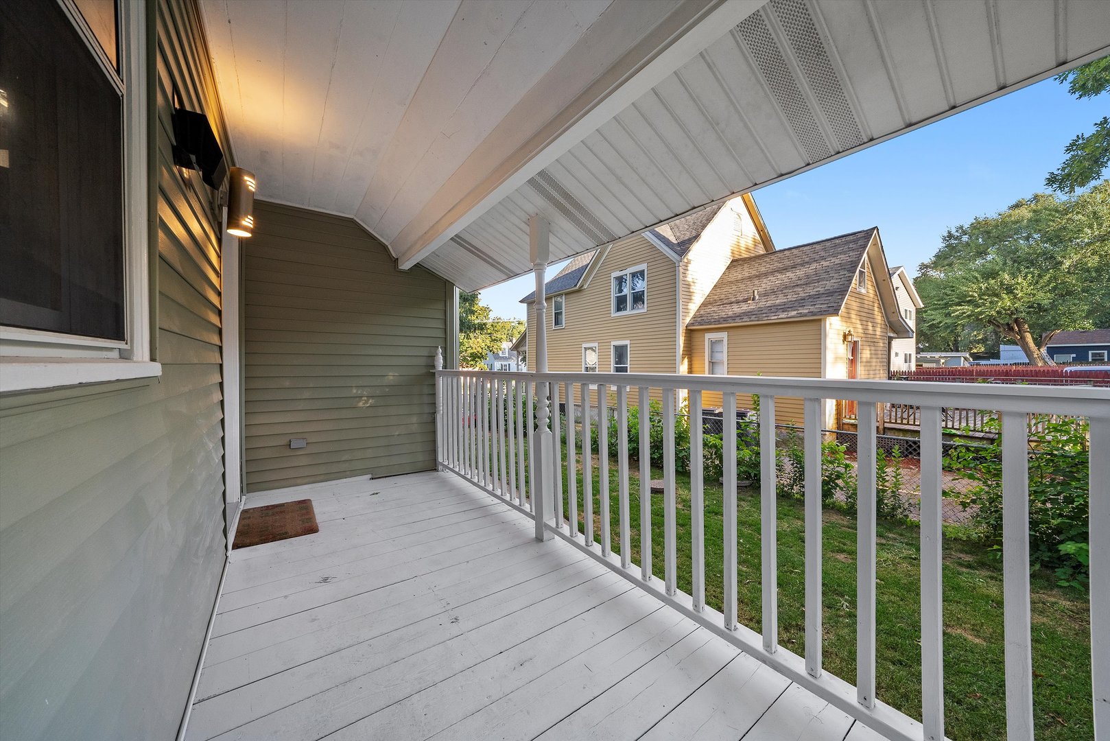 628 South Liberty Street Elgin, IL 60120 - Photo 14 of 22 a view of a balcony