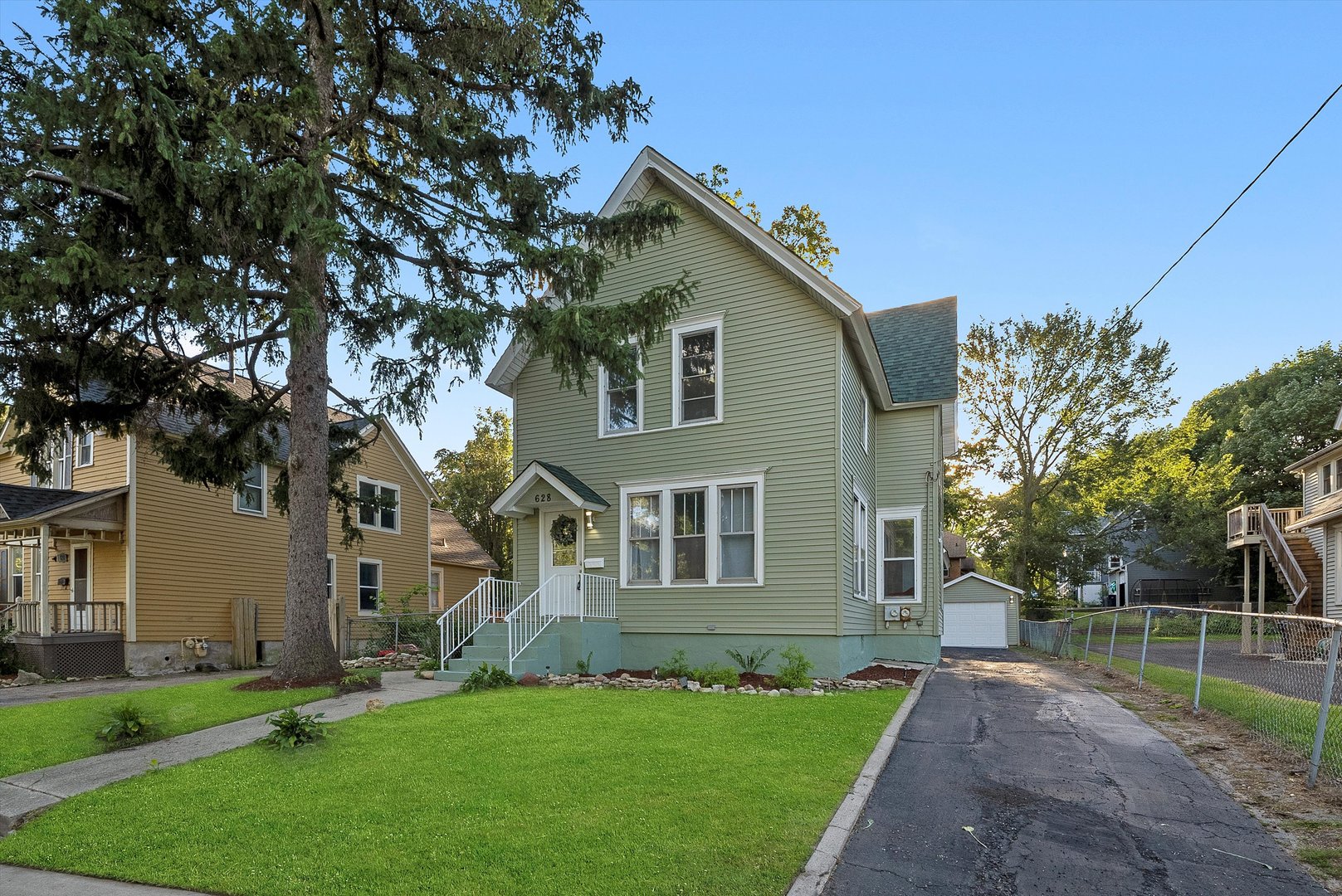 628 South Liberty Street Elgin, IL 60120 - Photo 21 of 22 a front view of a house with a garden