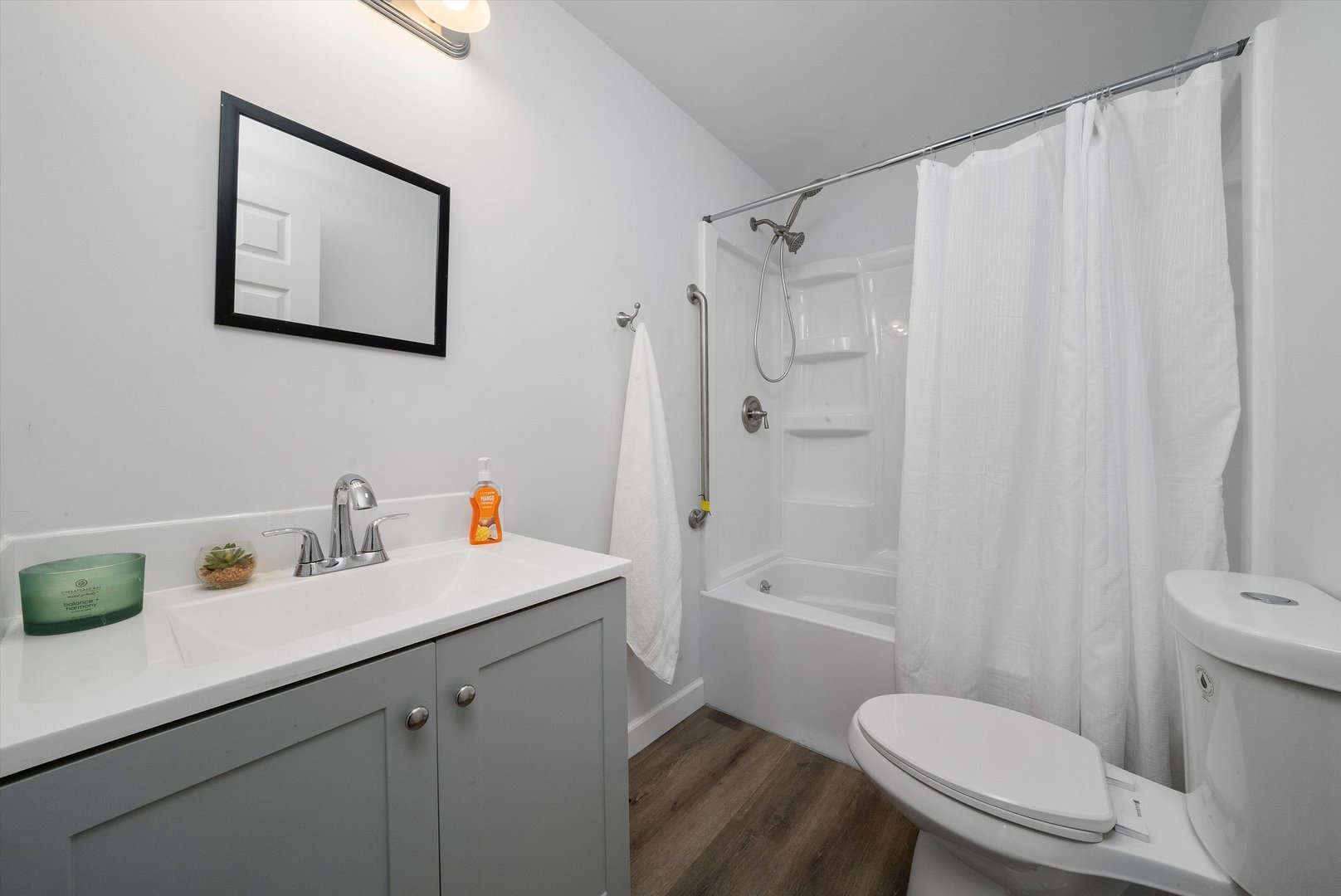 628 South Liberty Street Elgin, IL 60120 - Photo 9 of 22 a bathroom with a sink toilet and shower