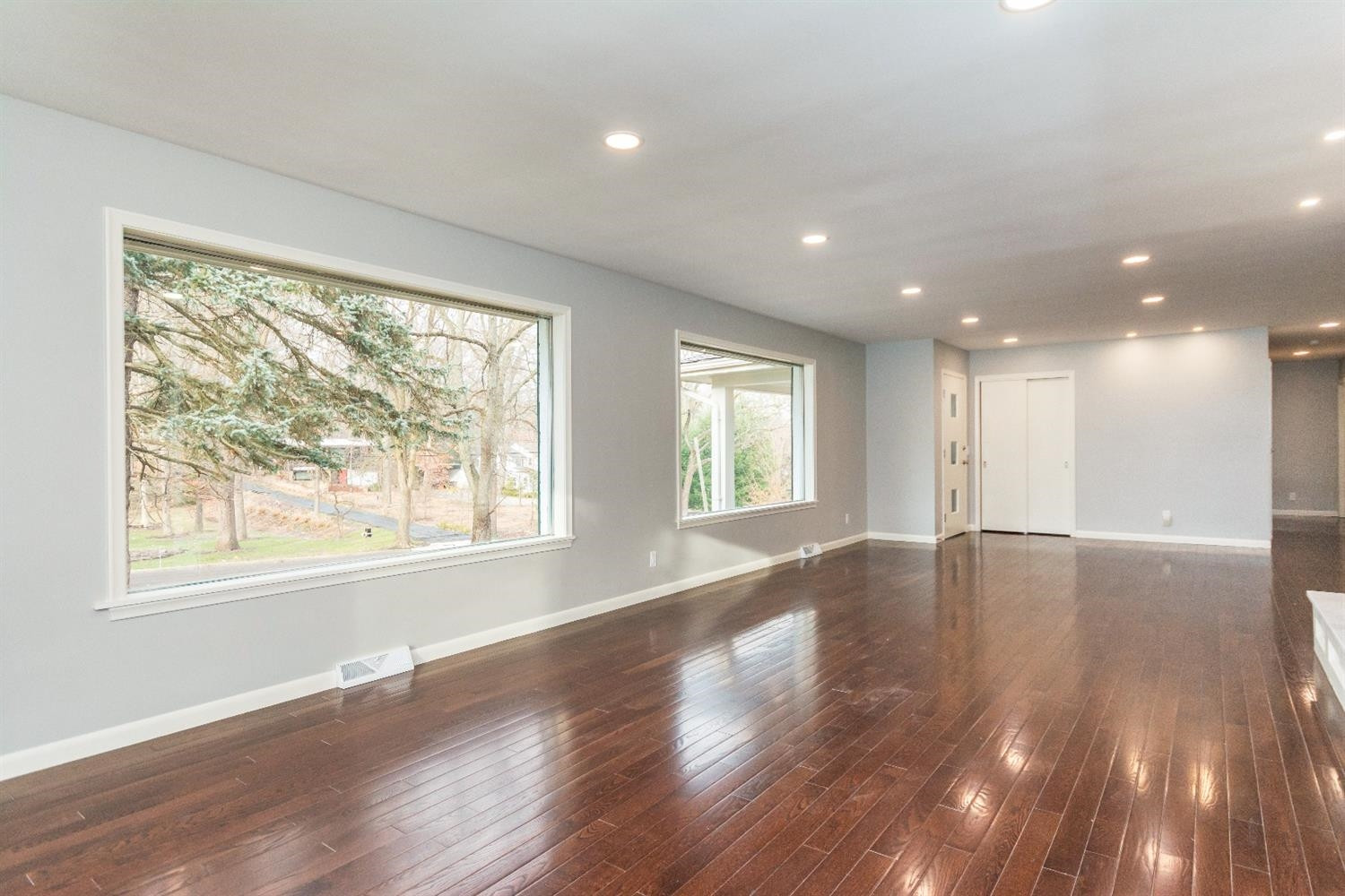 2460 Devonshire Road Ann Arbor, MI 48104 - Photo 4 of 10 Photo 4