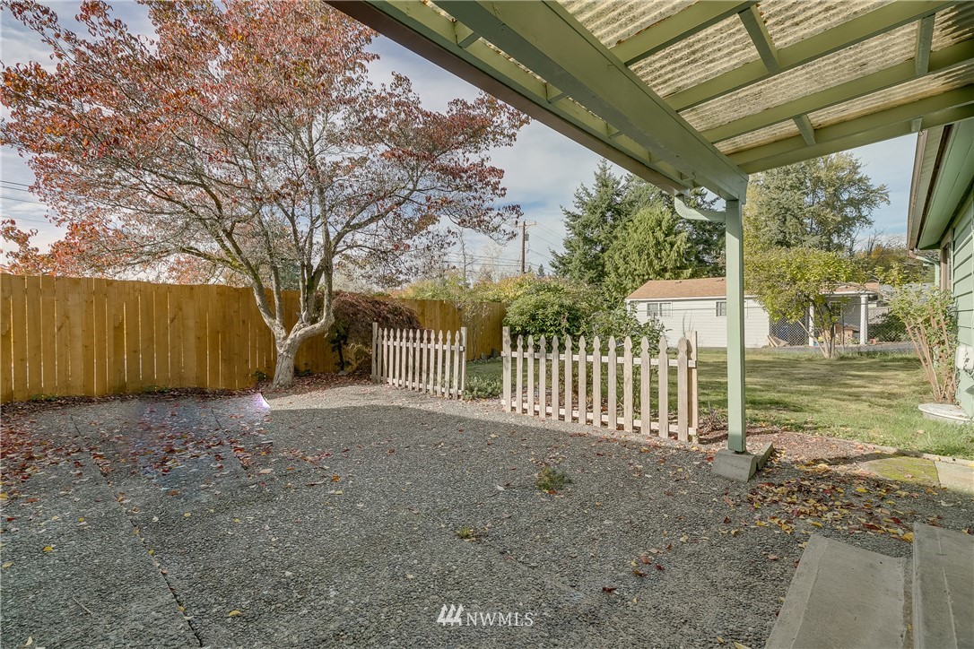 17929 North Road Bothell, WA 98012 - Photo 11 of 14