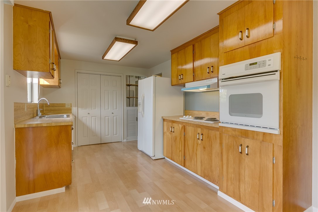 17929 North Road Bothell, WA 98012 - Photo 3 of 14
