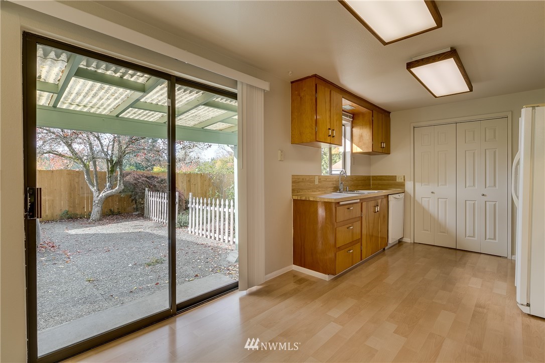 17929 North Road Bothell, WA 98012 - Photo 4 of 14