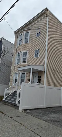 $2,200 | 104 Winnikee Avenue, Unit 3, Poughkeepsie, NY 12601