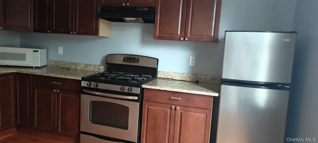 $2,200 | 104 Winnikee Avenue, Unit 3, Poughkeepsie, NY 12601