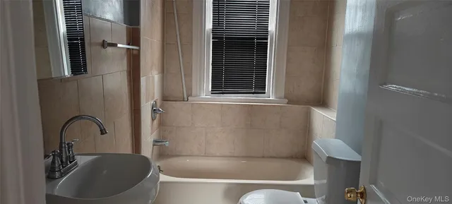 $2,200 | 104 Winnikee Avenue, Unit 3, Poughkeepsie, NY 12601