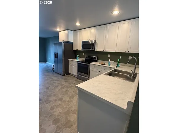 $335,000 | 440 Southeast Mont Street, Canyonville, OR 97417