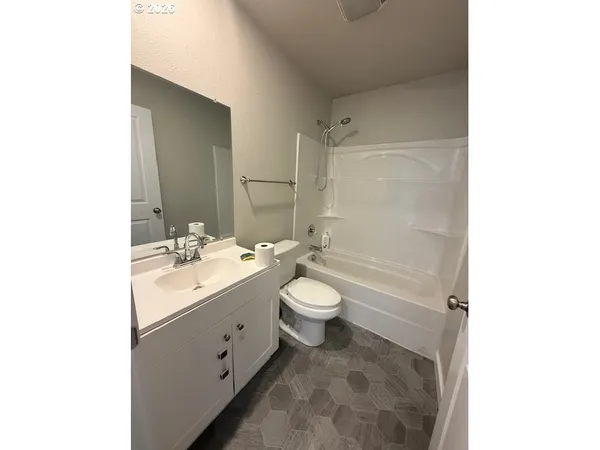$335,000 | 440 Southeast Mont Street, Canyonville, OR 97417