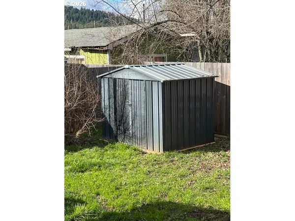 $335,000 | 440 Southeast Mont Street, Canyonville, OR 97417