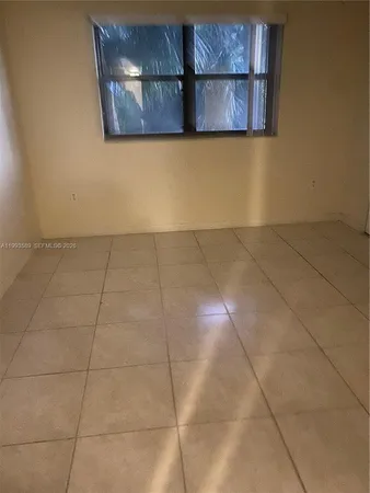 $1,750 | 7070 Northwest 179th Street, Unit 206, Hialeah, FL 33015