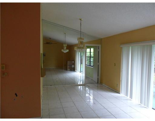 9267 Gettysburg Road Boca Raton, FL 33434 - Photo 4 of 6 Exterior Front
