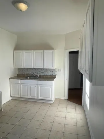 $2,500 | 1116 Walnut Street, Unit 2, Linden, NJ 07036