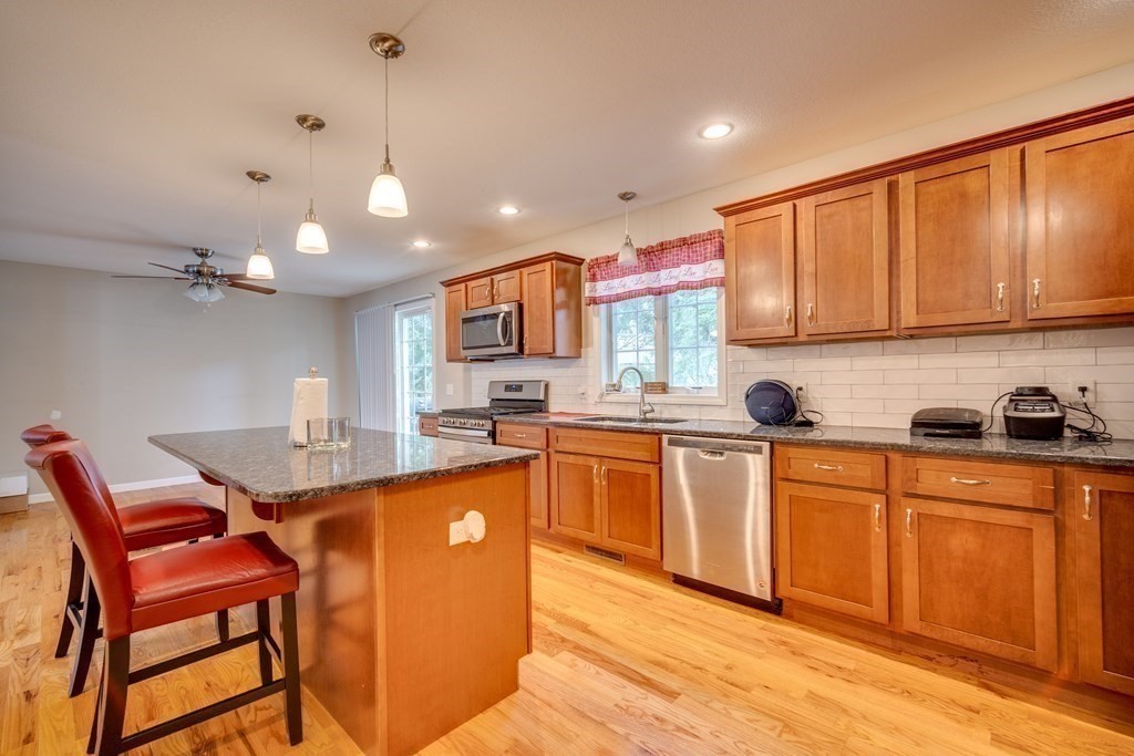 120 Hood Street Springfield, MA 01109 - Photo 14 of 31 Gallery Image 14