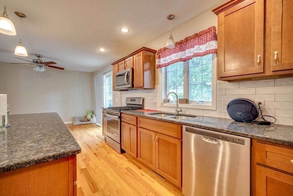 120 Hood Street Springfield, MA 01109 - Photo 16 of 31 Gallery Image 16