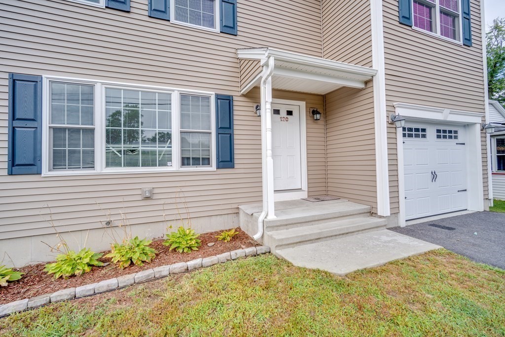 120 Hood Street Springfield, MA 01109 - Photo 3 of 31 Gallery Image 3