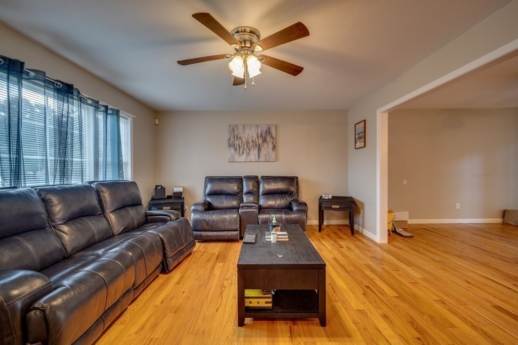 120 Hood Street Springfield, MA 01109 - Photo 5 of 31 Gallery Image 5
