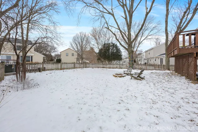 $515,000 | 2221 Woodland Circle, Naperville, IL 60565