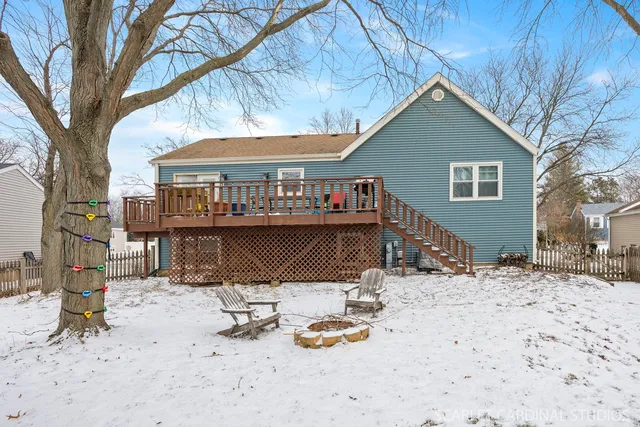 $515,000 | 2221 Woodland Circle, Naperville, IL 60565